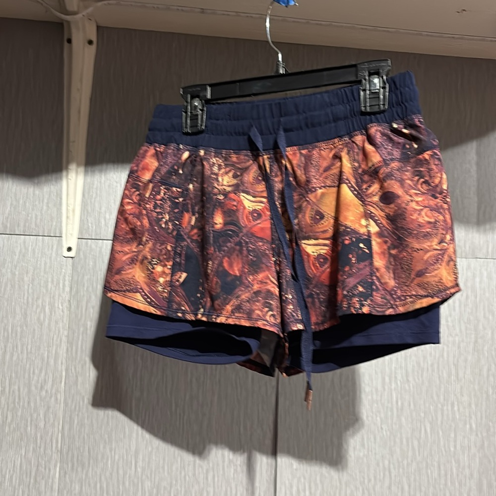 CALIA RUNNING SHORTS - Picture 2 of 5